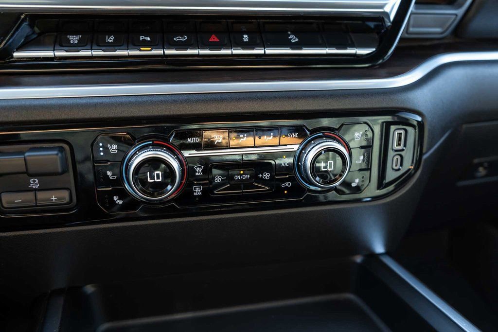 Used 2024 GMC Sierra 2500 SLT w/ SLT Premium Package image 18