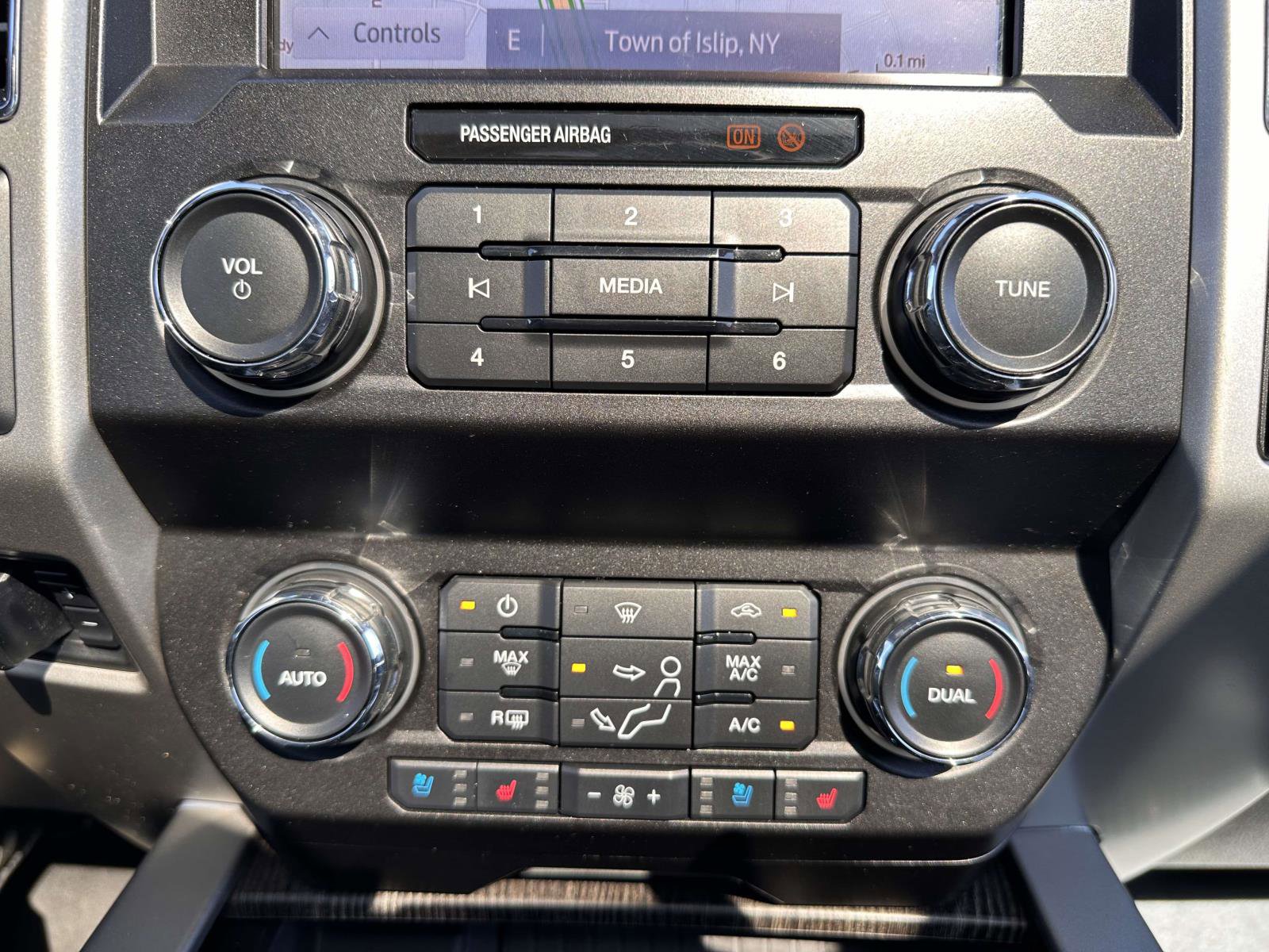 Used 2021 Ford F250 Lariat w/ Lariat Ultimate Package AWD/4WD image 27