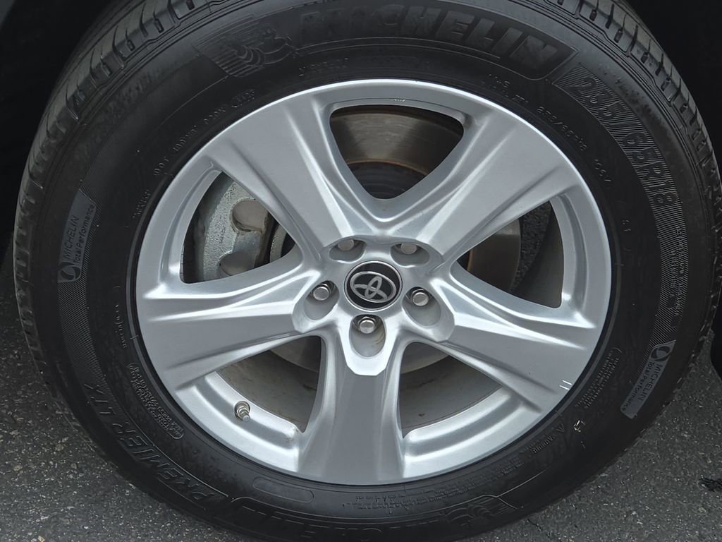 Used 2024 Toyota Highlander LE image 45