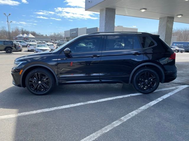 Used 2022 Volkswagen Tiguan SE R-Line AWD/4WD image 9