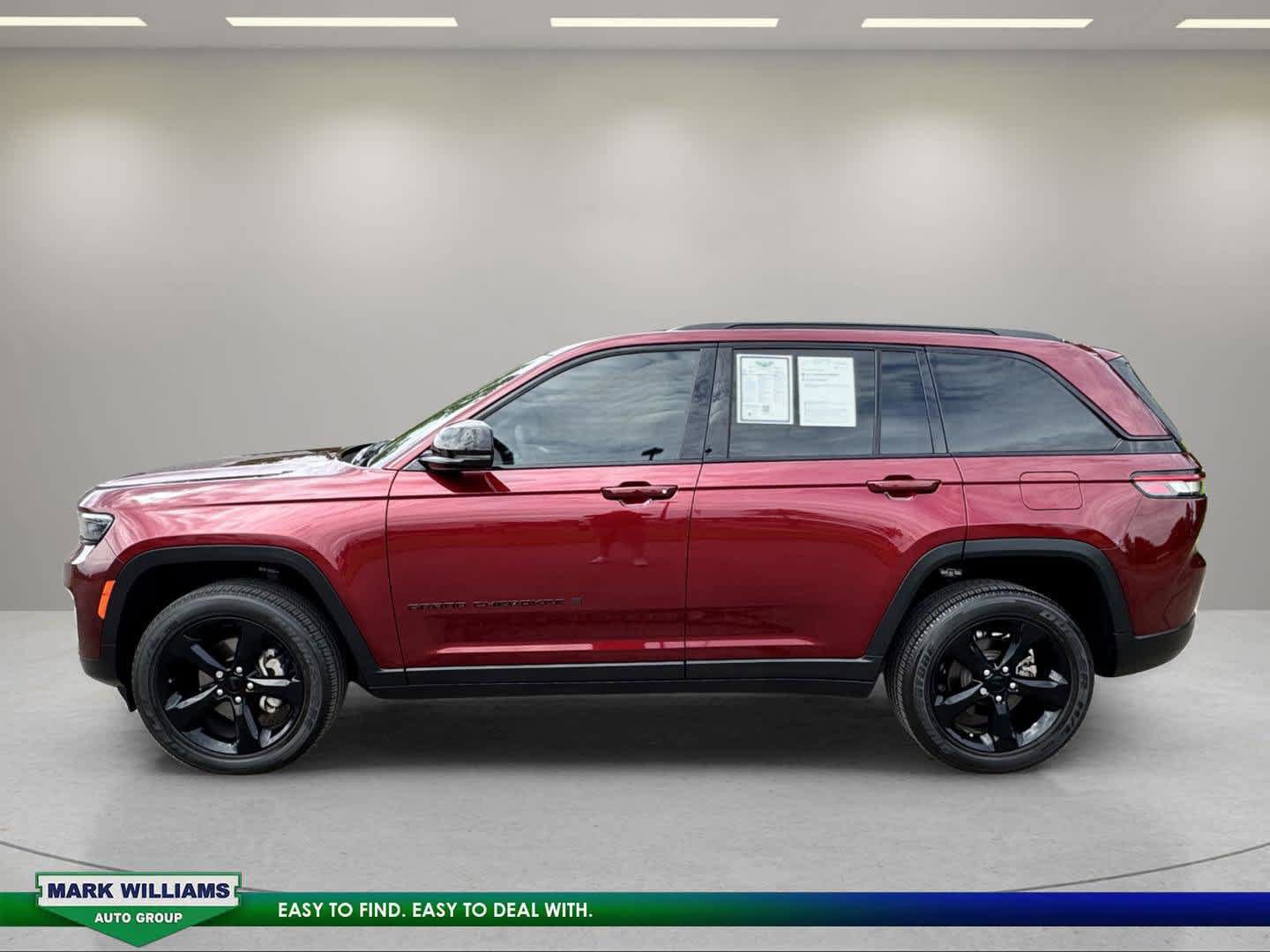 Used 2023 Jeep Grand Cherokee Altitude AWD/4WD image 5