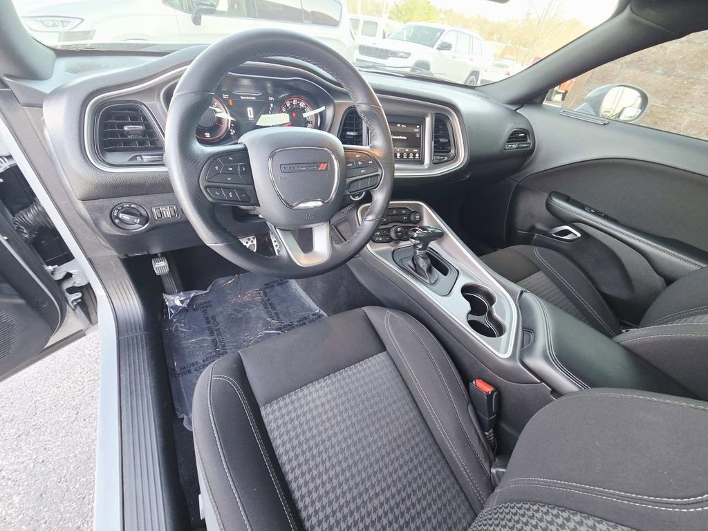 Used 2022 Dodge Challenger SXT w/ Blacktop Package image 9