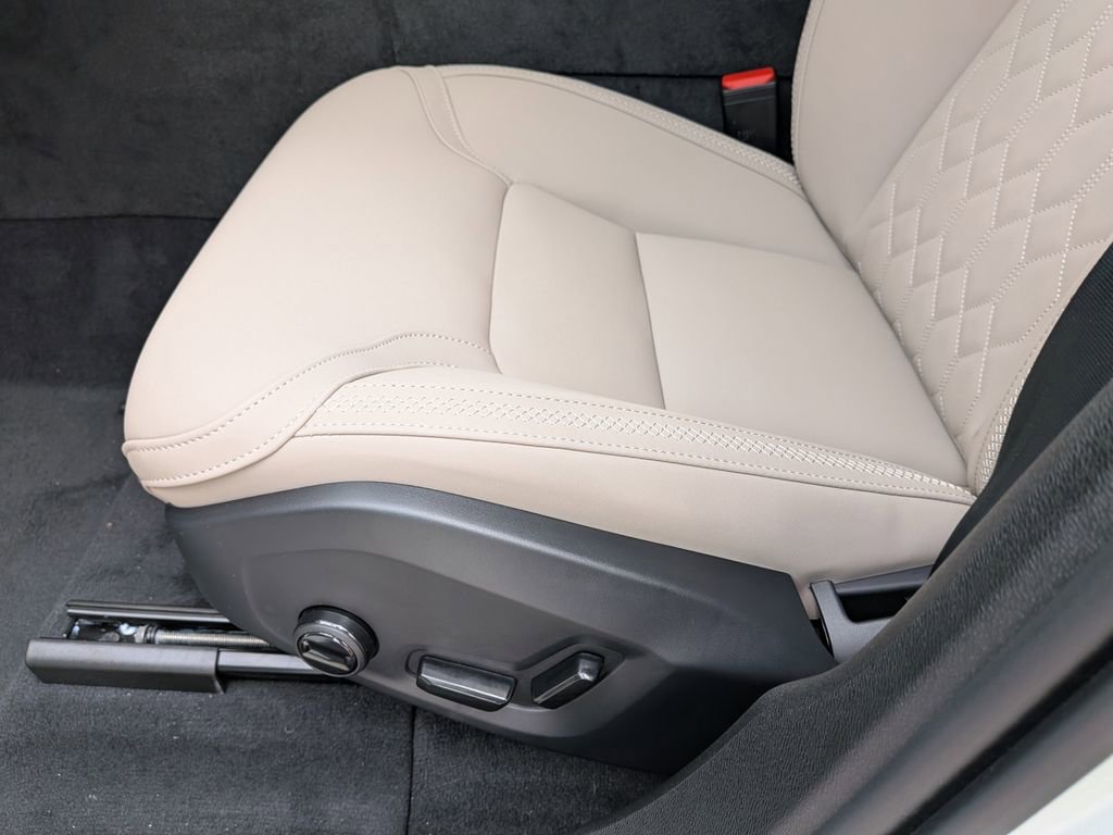 New 2026 Volvo XC60 T8 Core w/ Protection Package Premier image 24