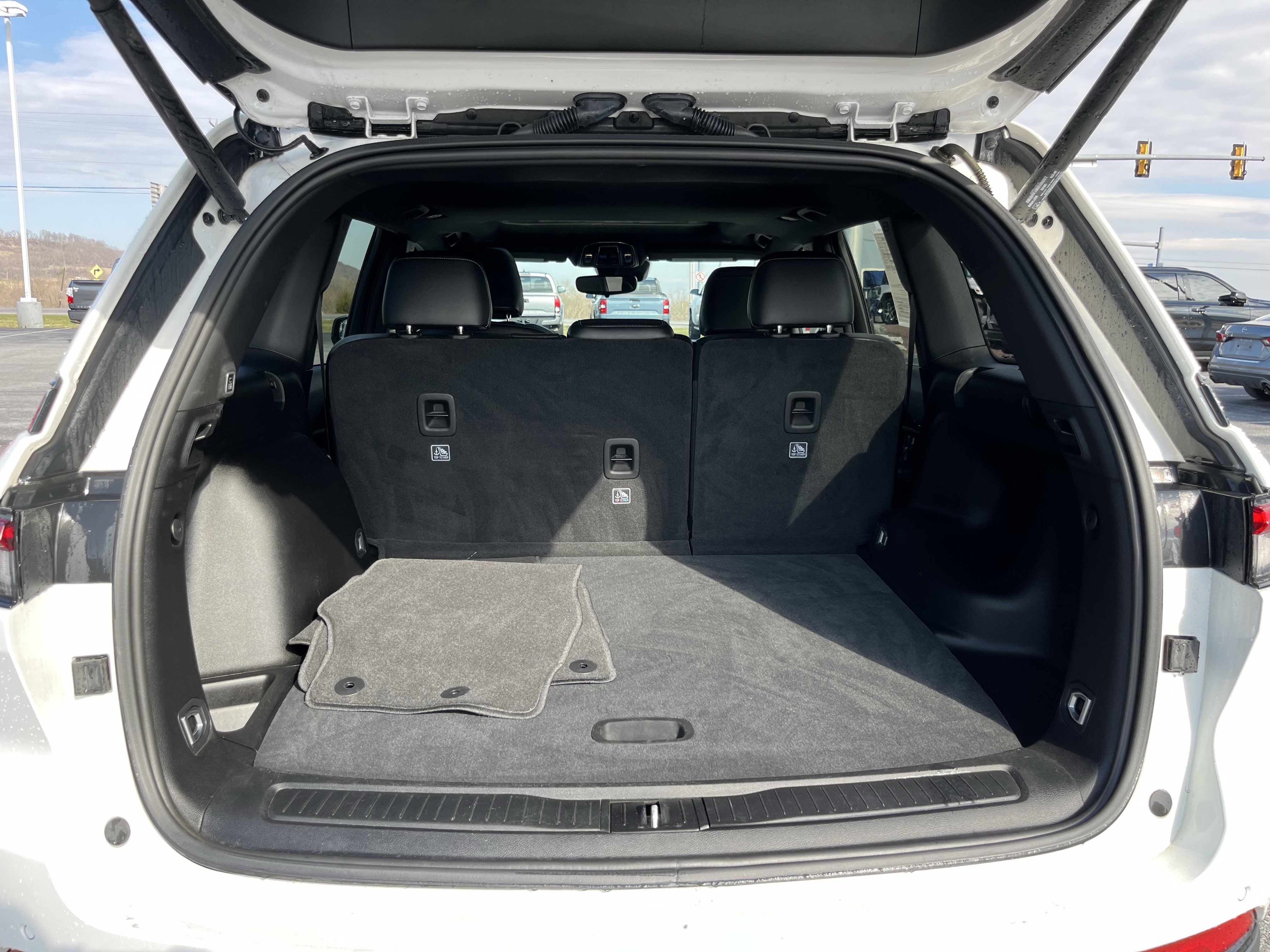 Used 2023 Jeep Grand Cherokee Altitude image 5