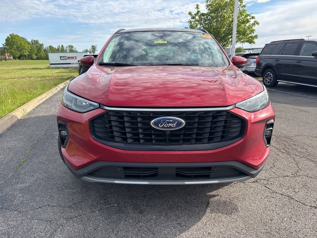 Used 2025 Ford Escape Platinum w/ Premium Technology Package AWD/4WD image 2