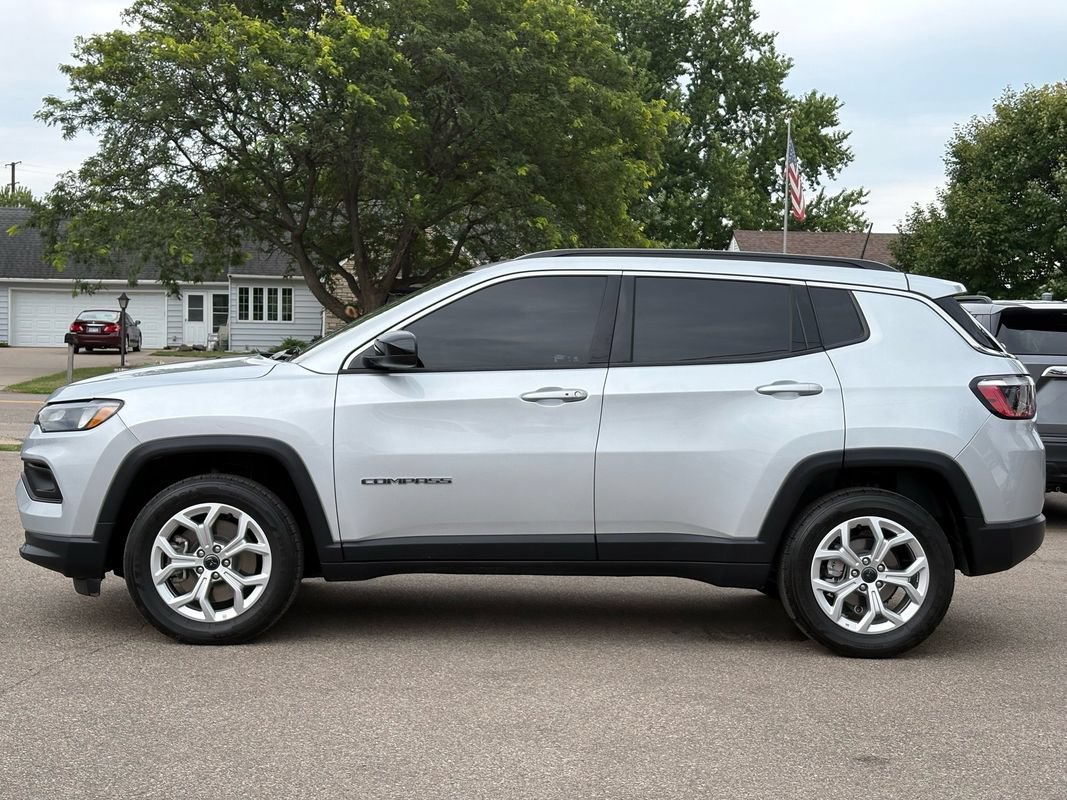 Used 2025 Jeep Compass Latitude AWD/4WD image 5