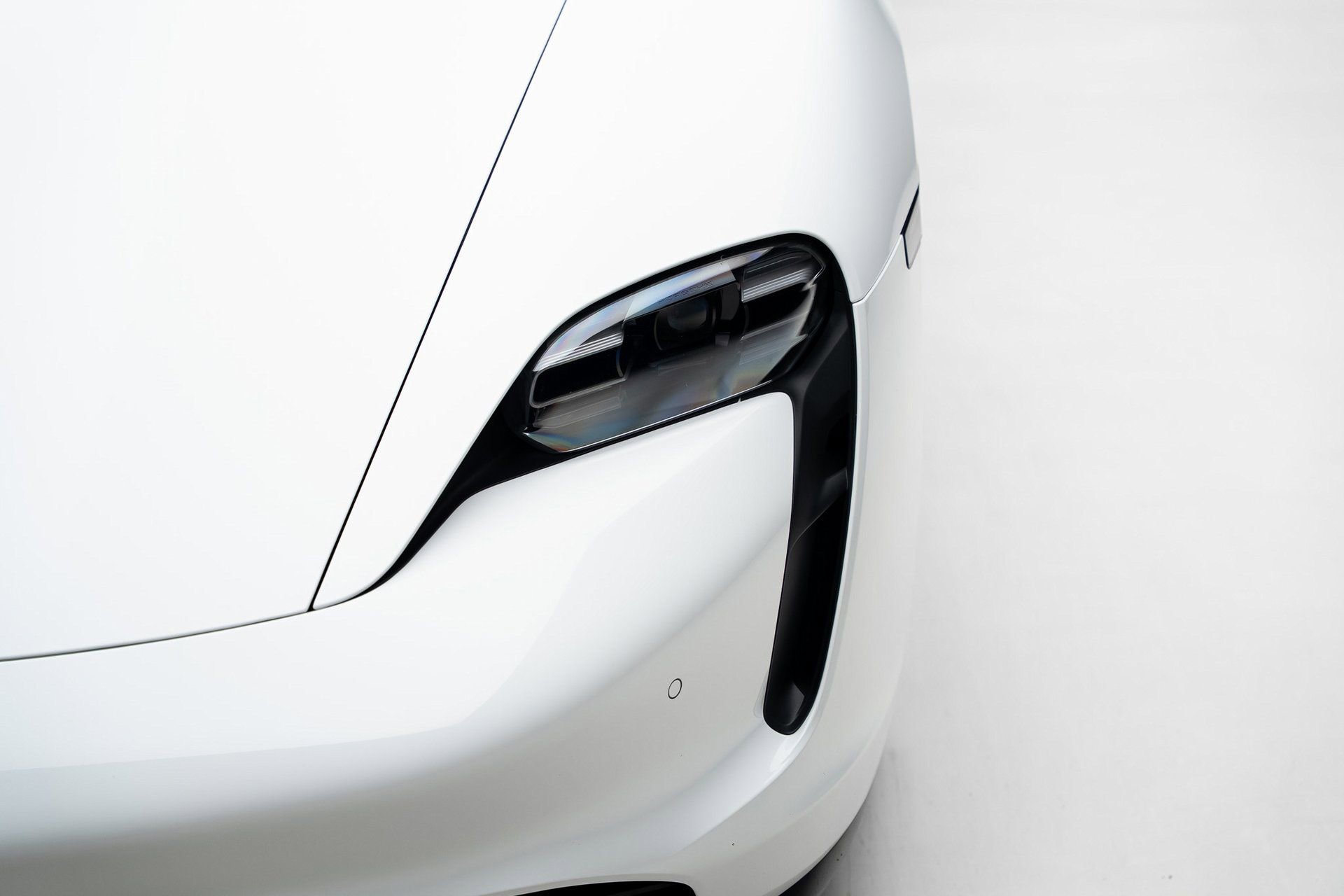 Used 2022 Porsche Taycan image 10