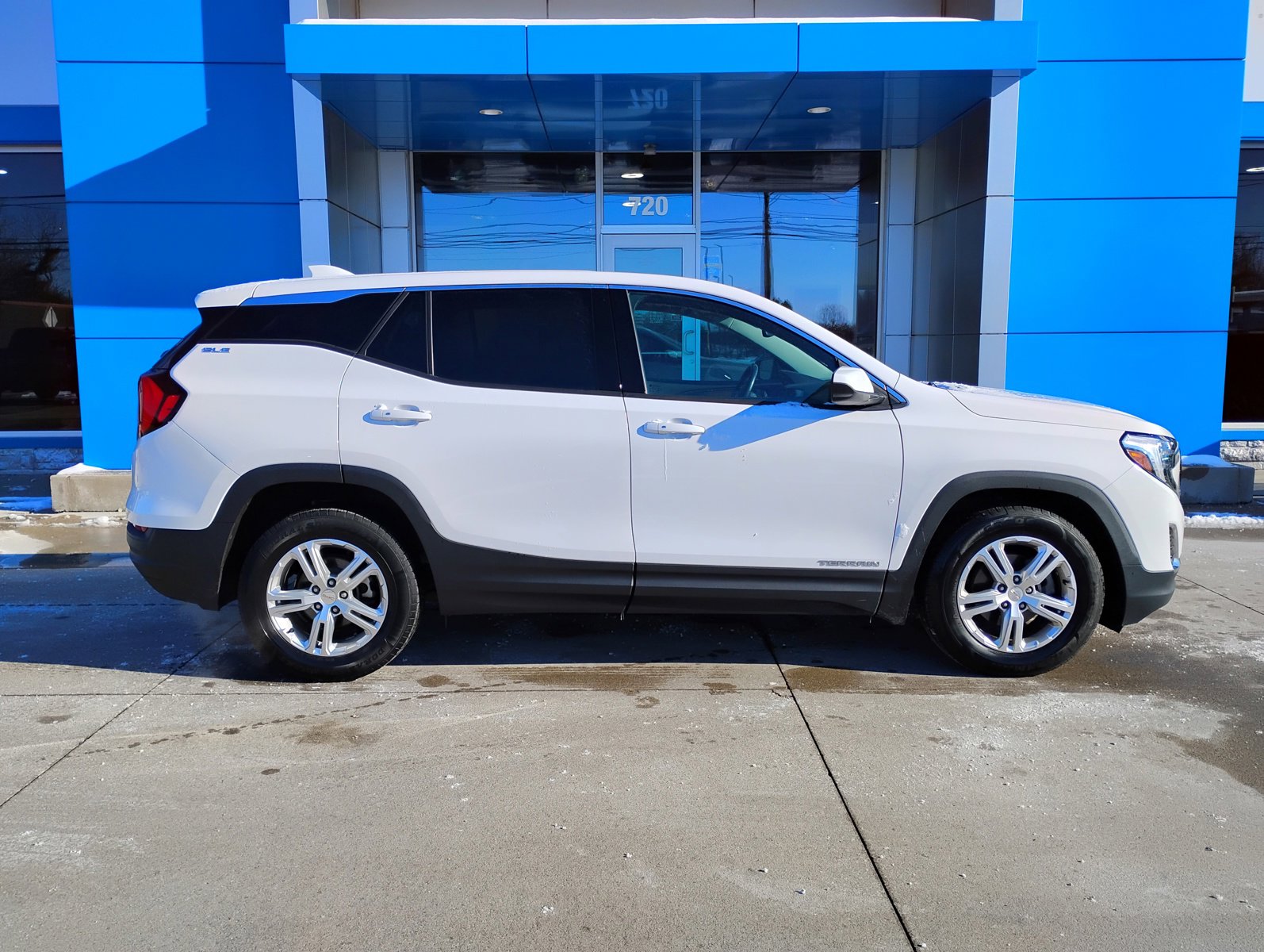 Used 2020 GMC Terrain SLE image 34