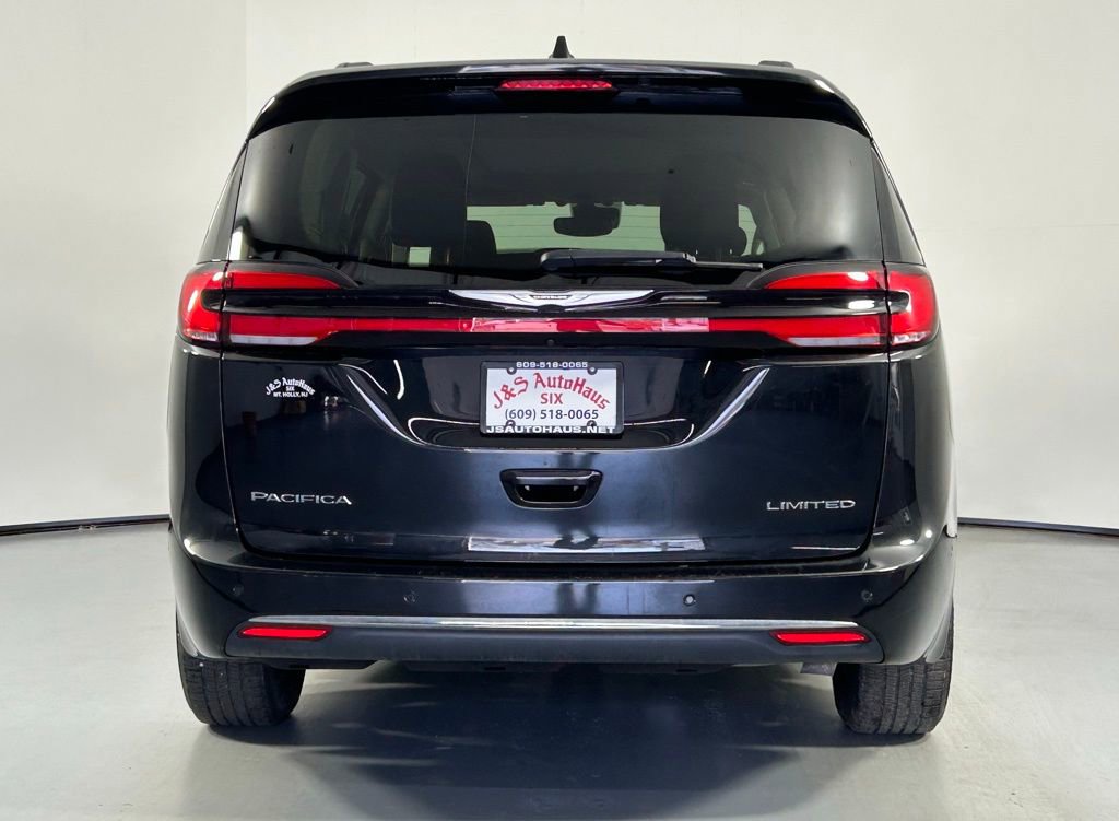 Used 2023 Chrysler Pacifica Limited FWD image 6