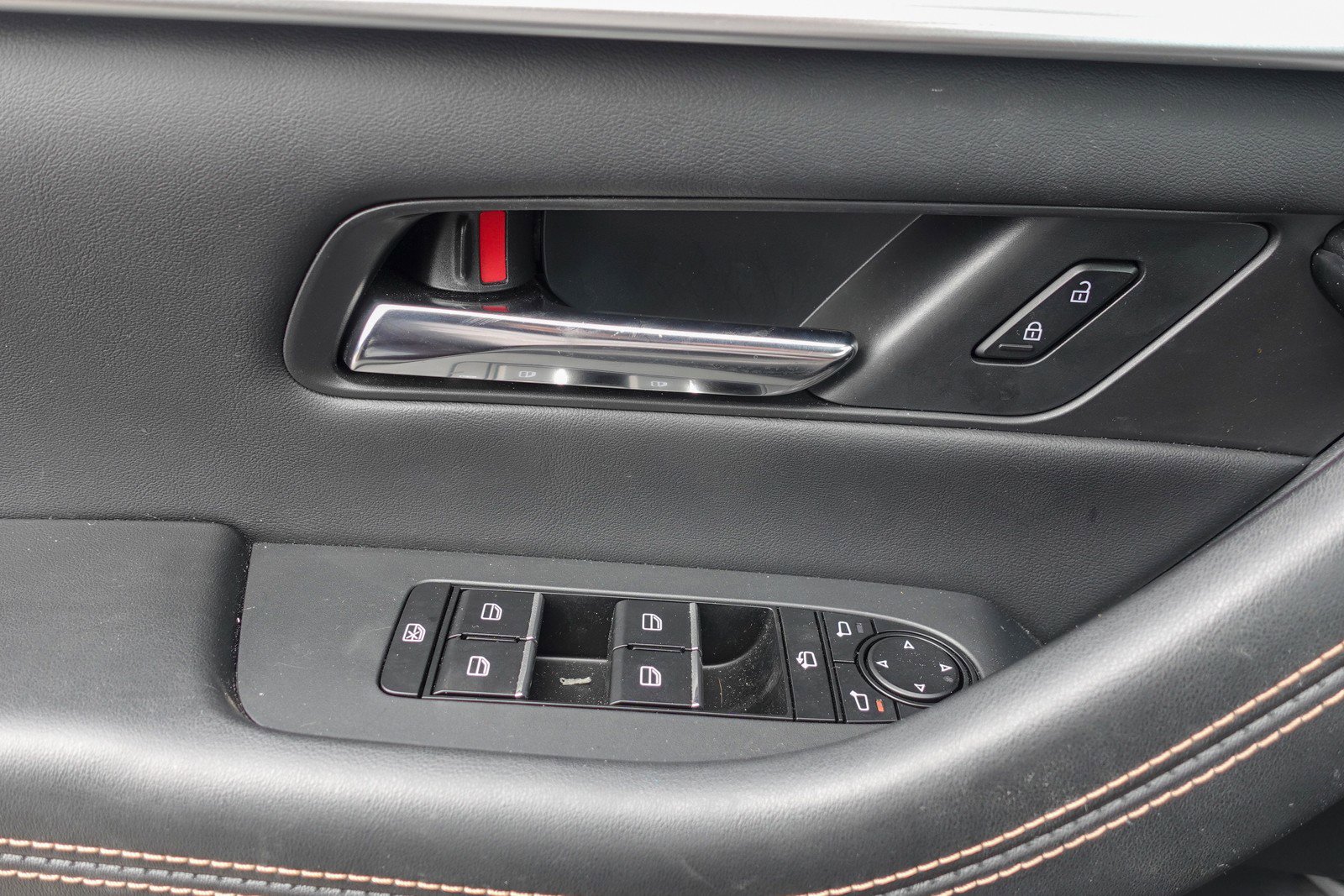 Used 2024 MAZDA CX-90 Plug-In Hybrid w/ Premium Plus image 11