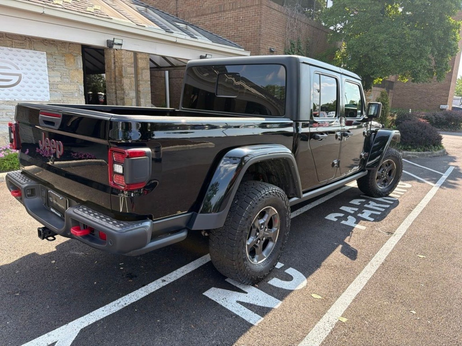 Used 2023 Jeep Gladiator Rubicon w/ LED Lighting Group AWD/4WD image 7