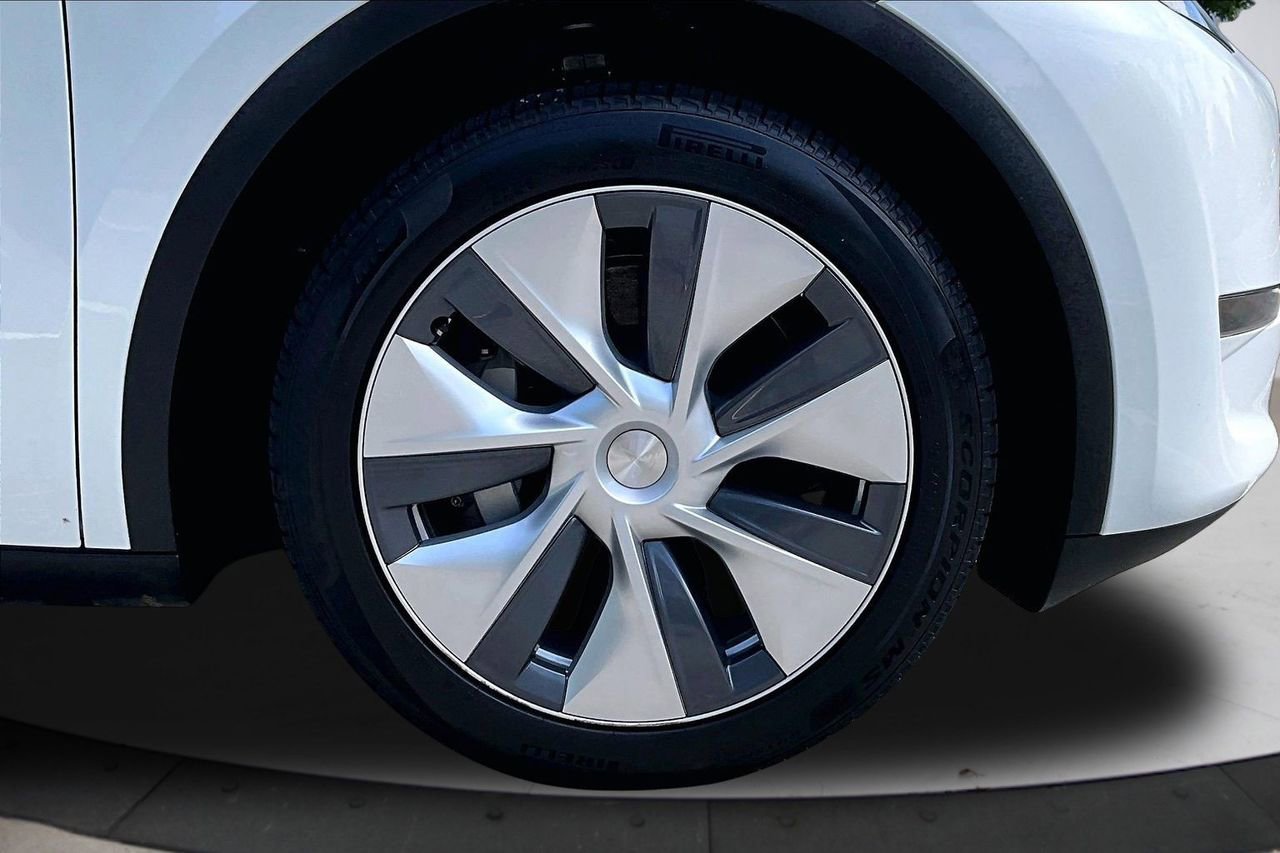 Used 2024 Tesla Model Y Long Range AWD/4WD image 33