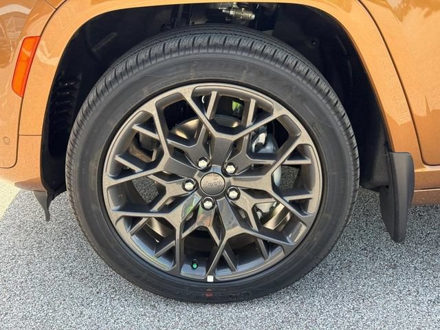 New 2026 Jeep Grand Cherokee Summit w/ Obsidian Package AWD/4WD image 7
