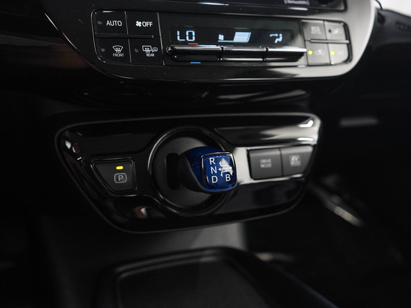 Used 2021 Toyota Prius LE FWD image 22