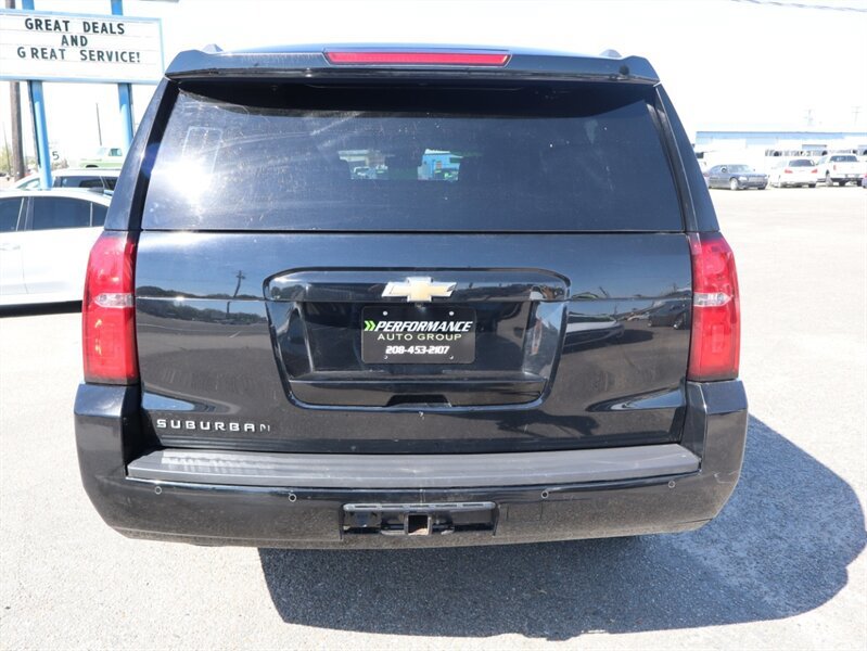 Used 2018 Chevrolet Suburban LT w/ Luxury Package AWD/4WD image 6