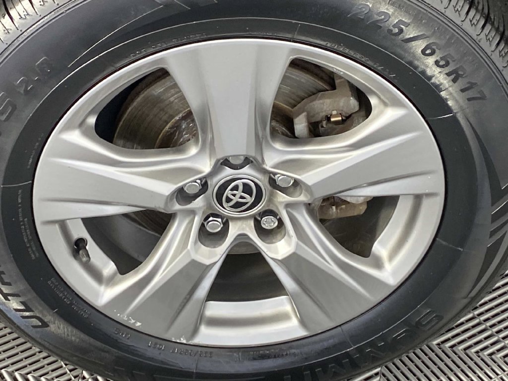 Used 2023 Toyota RAV4 LE AWD/4WD image 27