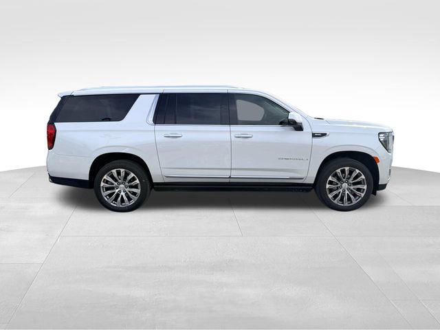 Used 2022 GMC Yukon XL Denali w/ Denali Premium Package image 4