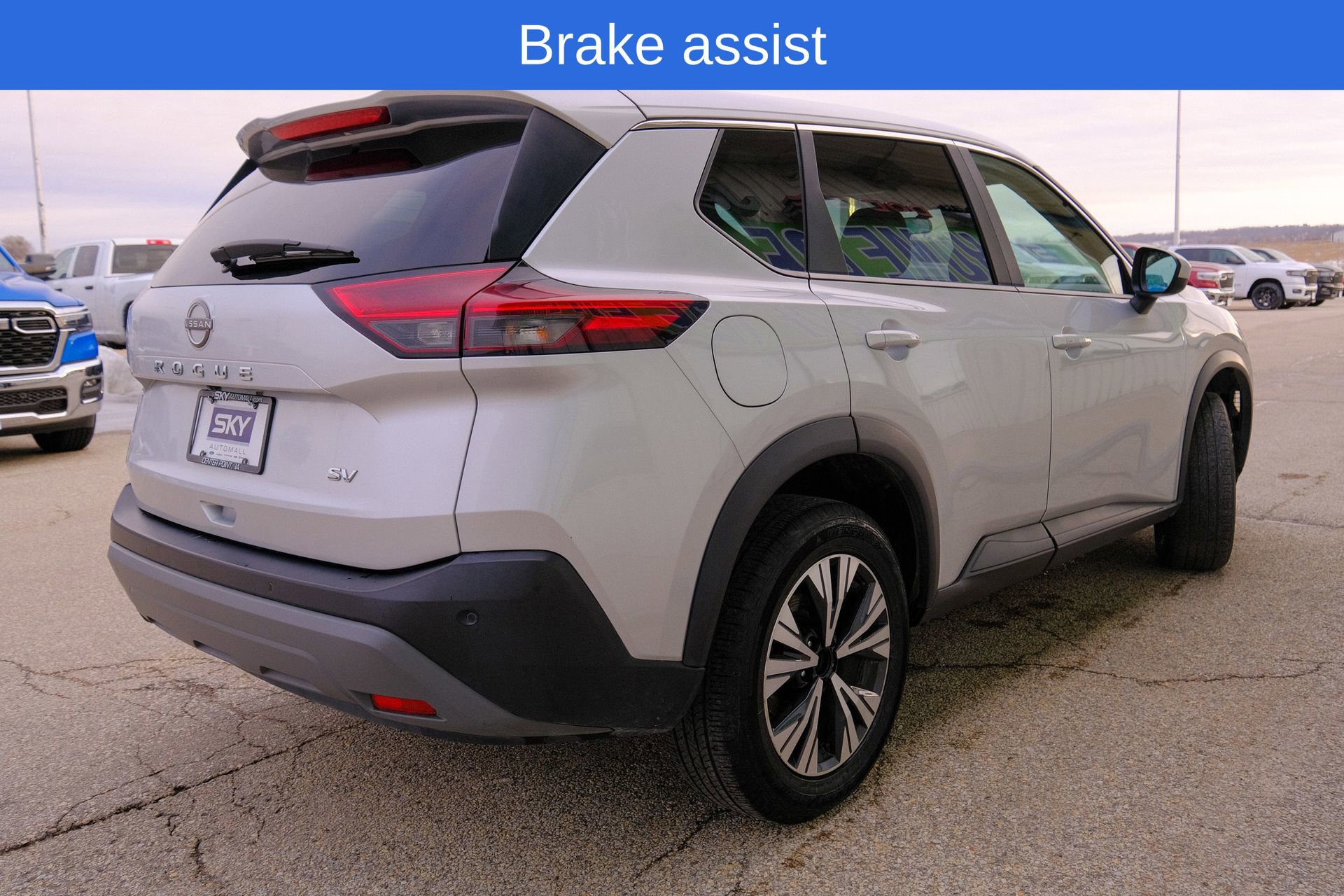 Used 2023 Nissan Rogue SV image 8