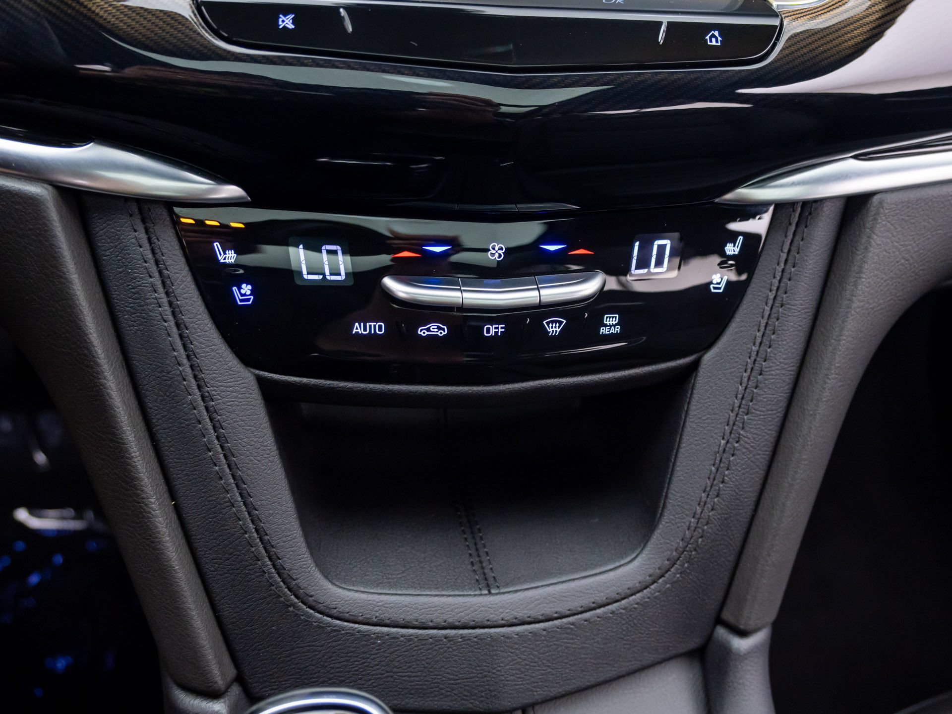 Certified 2025 Cadillac XT6 Premium Luxury w/ Platinum Package AWD/4WD image 25