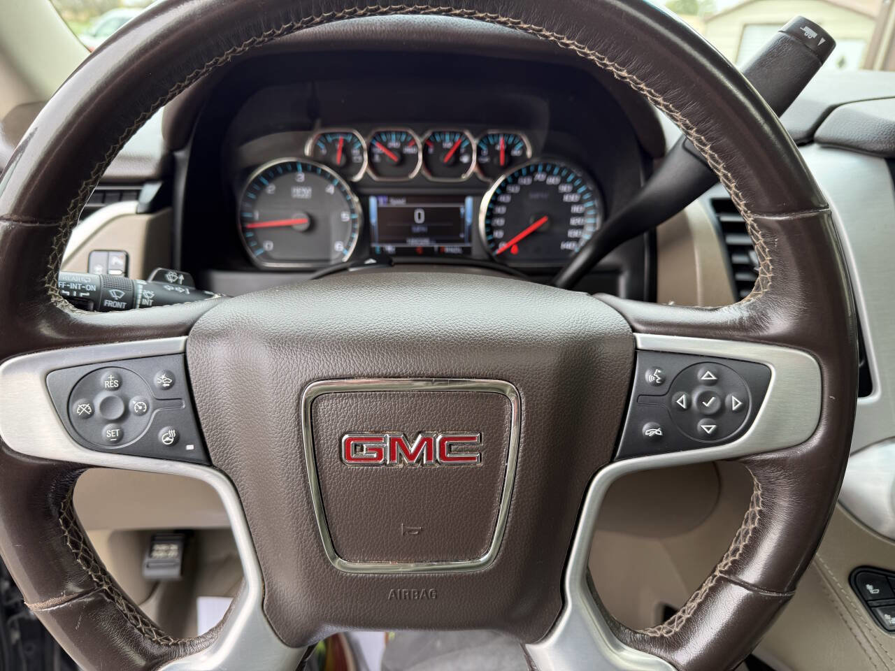 Used 2019 GMC Yukon XL SLT w/ Premium Edition AWD/4WD image 8