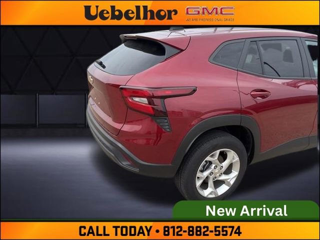 Used 2025 Chevrolet Trax LS w/ LS Convenience Package FWD image 7