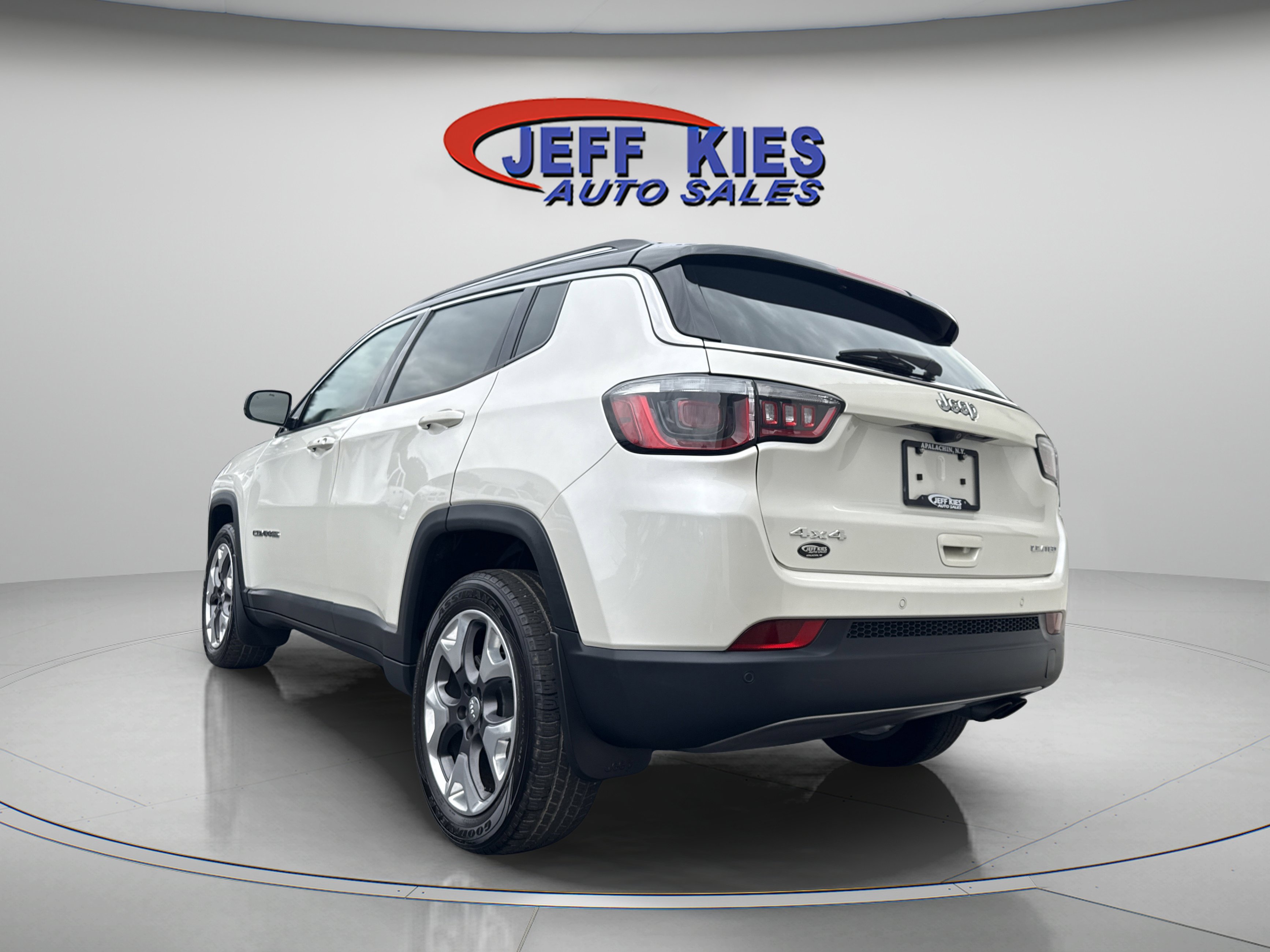 Used 2018 Jeep Compass Limited w/ Navigation Group image 5