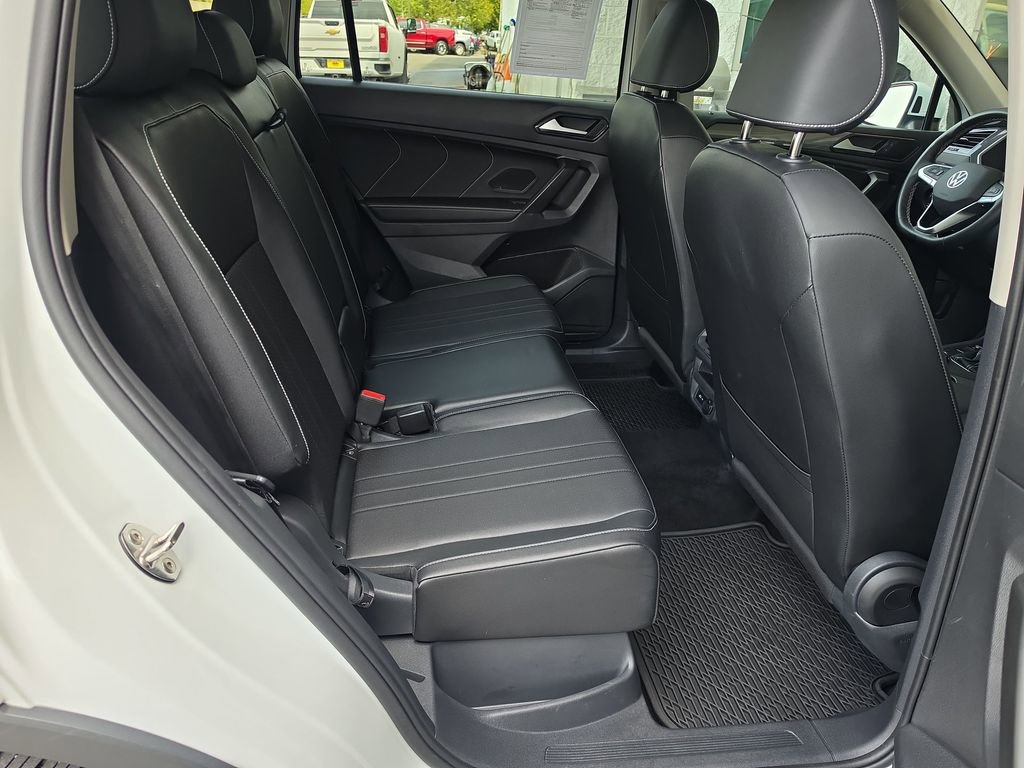 Used 2024 Volkswagen Tiguan SE AWD/4WD image 29