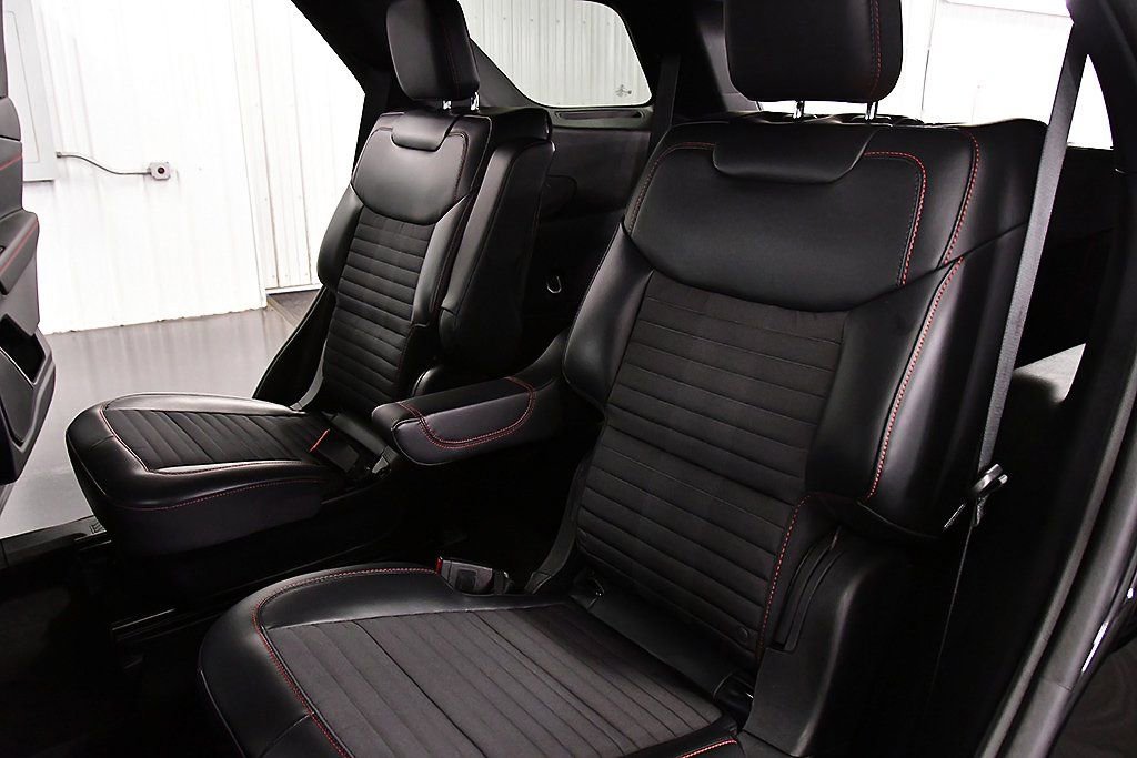Used 2025 Ford Explorer ST-Line image 28