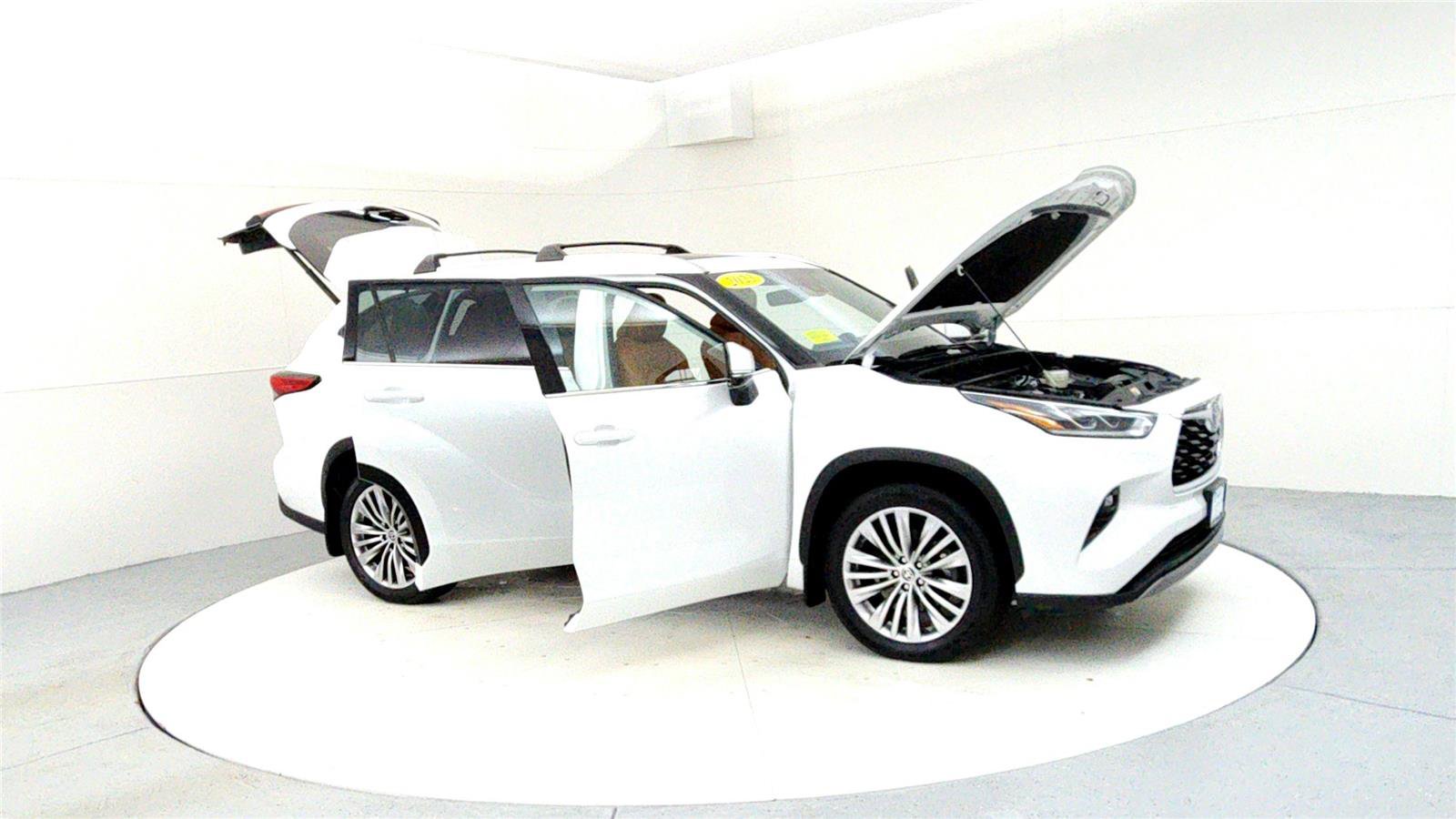 Used 2023 Toyota Highlander Platinum image 12