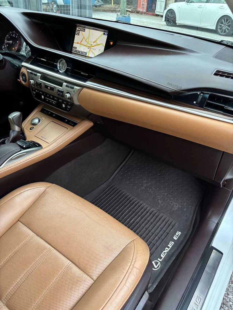 Used 2016 Lexus ES 350 w/ Luxury Package w/Wood Trim image 18