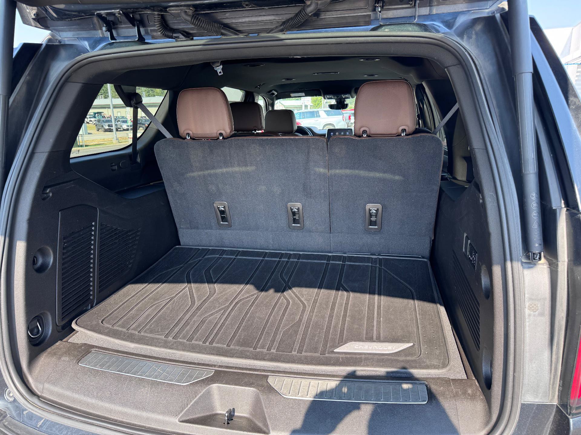Used 2021 Chevrolet Suburban High Country AWD/4WD image 18