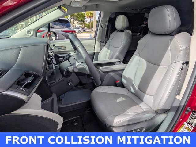 Used 2024 Toyota Sienna Limited image 4
