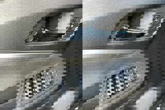 Used 2023 Chevrolet Bolt EUV LT image 12