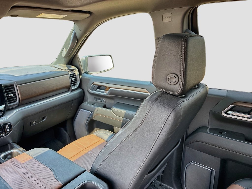Used 2025 Chevrolet Silverado 1500 High Country w/ High Country Premium Package AWD/4WD image 24