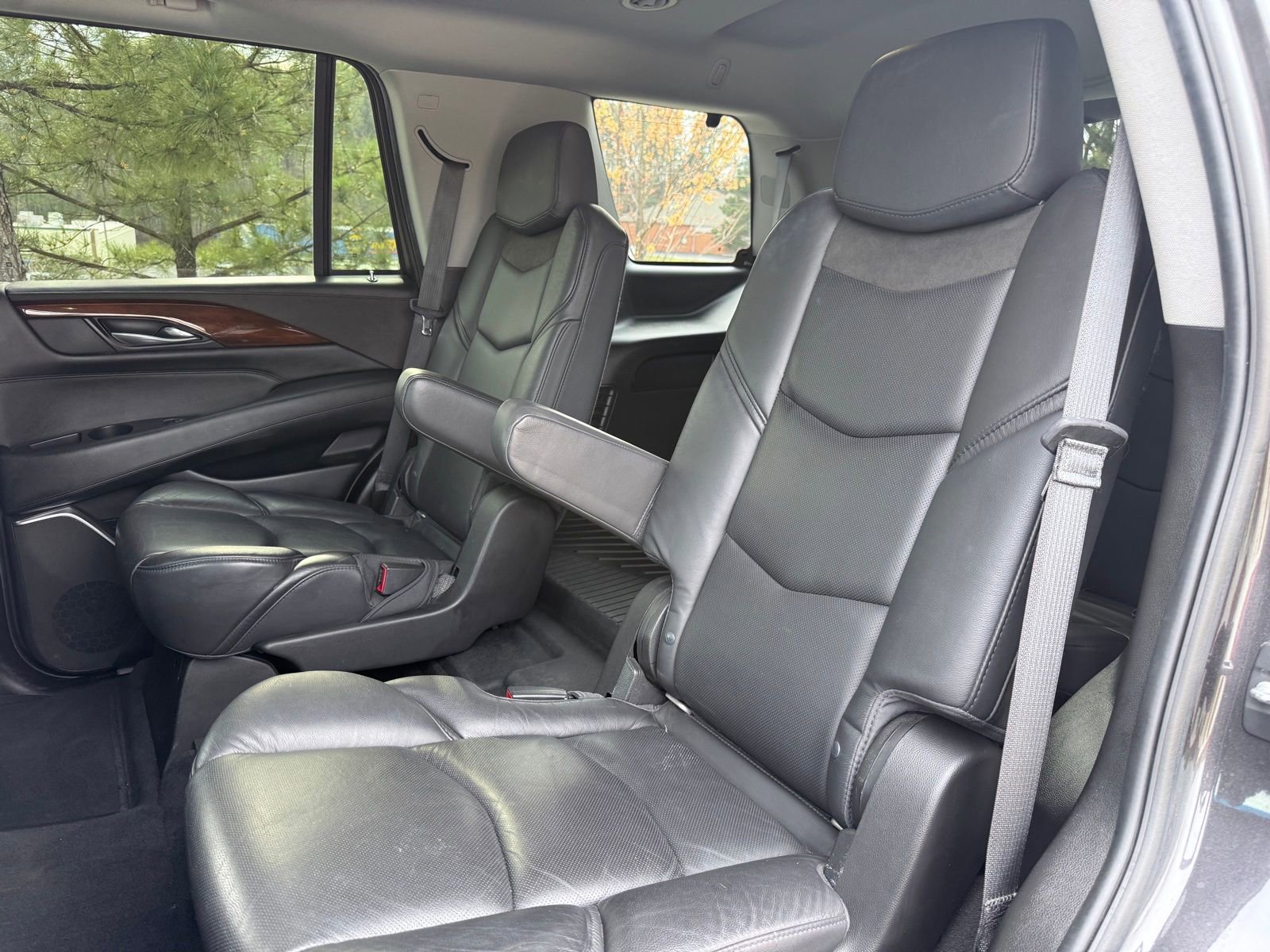 Used 2018 Cadillac Escalade Luxury image 40