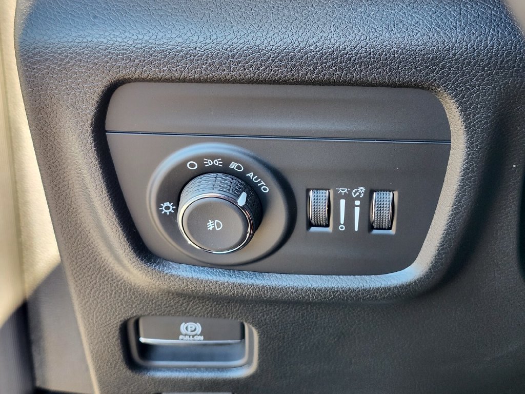 Used 2026 Jeep Grand Cherokee Limited AWD/4WD image 23