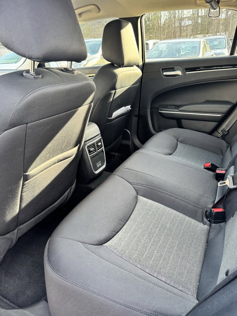 Used 2023 Chrysler 300 Touring w/ Safetytec Plus Group image 8