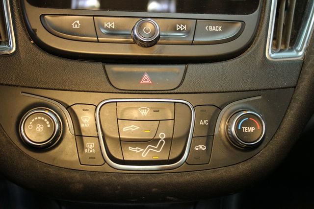 Used 2018 Chevrolet Malibu LT image 25