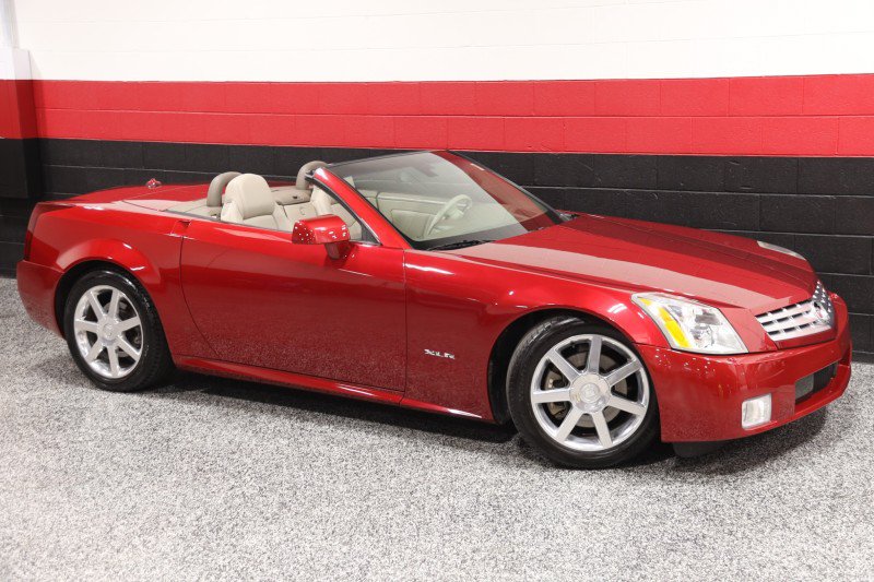 Used 2005 Cadillac XLR RWD image 2