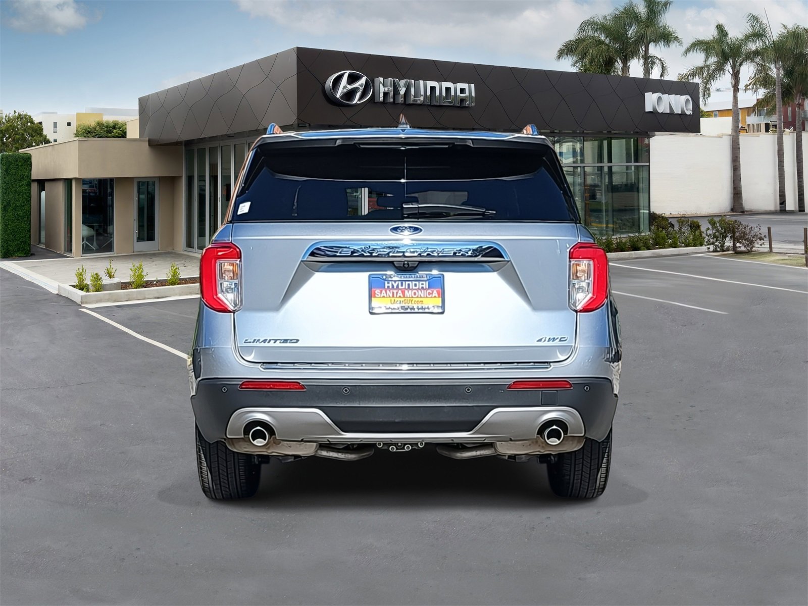 Used 2023 Ford Explorer Limited image 4