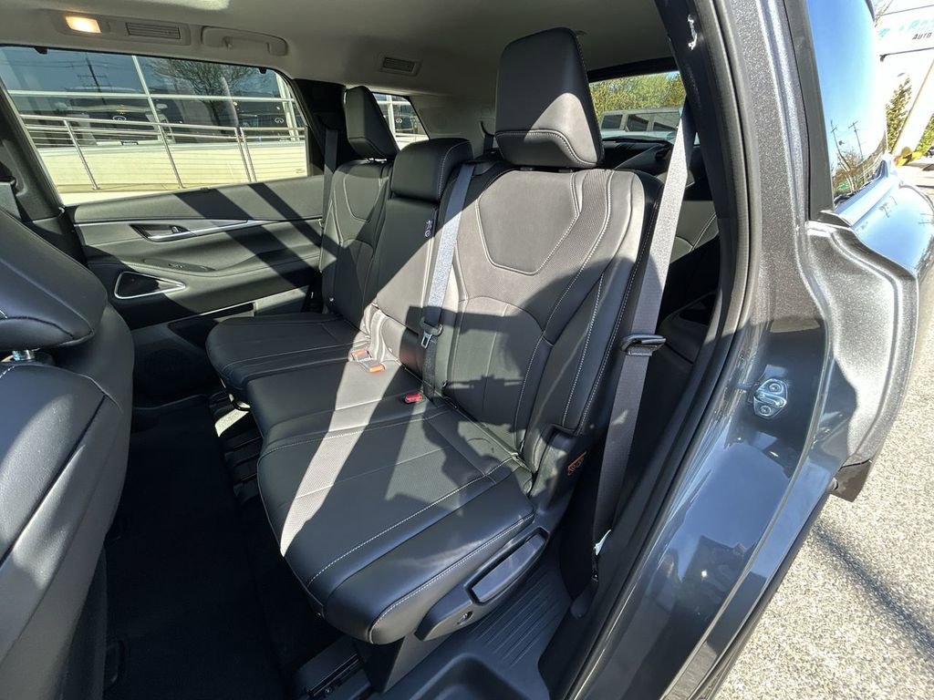 Certified 2026 INFINITI QX60 Luxe w/ Cargo Package AWD/4WD image 23