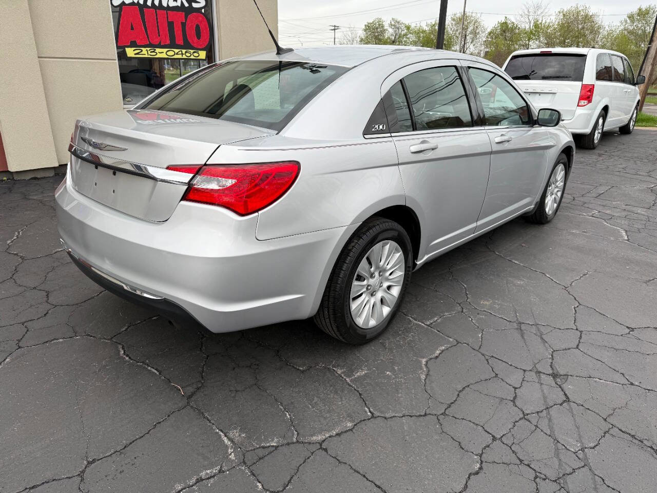 Used 2011 Chrysler 200 LX FWD image 6