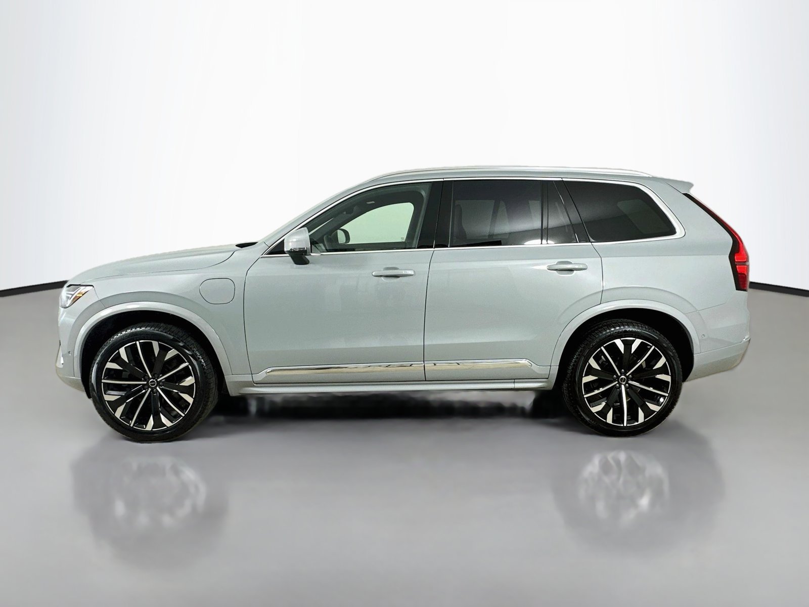 New 2026 Volvo XC90 T8 Plus w/ Protection Package Premier AWD/4WD image 8
