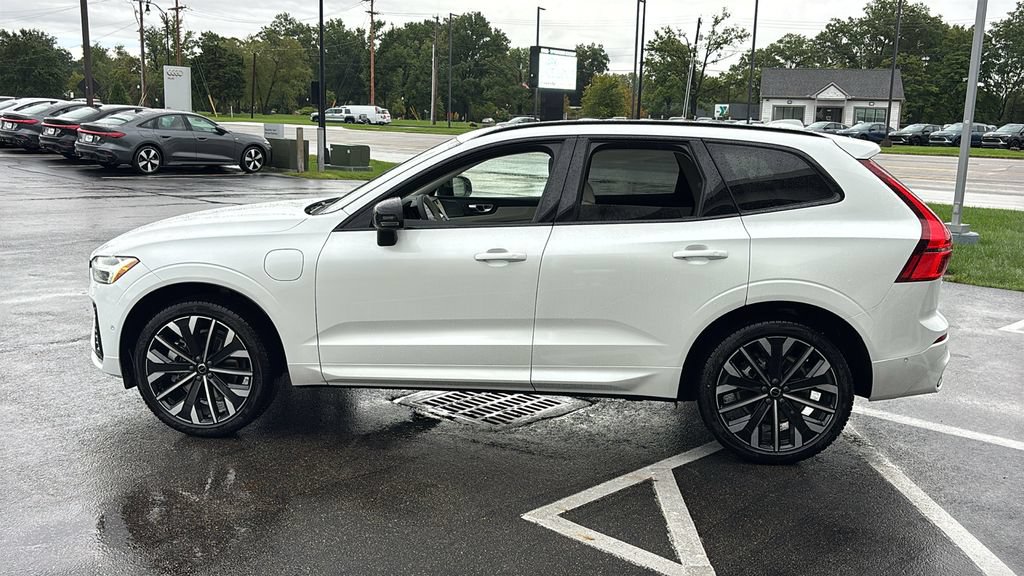 New 2026 Volvo XC60 T8 Ultra w/ Protection Package Premier AWD/4WD image 2