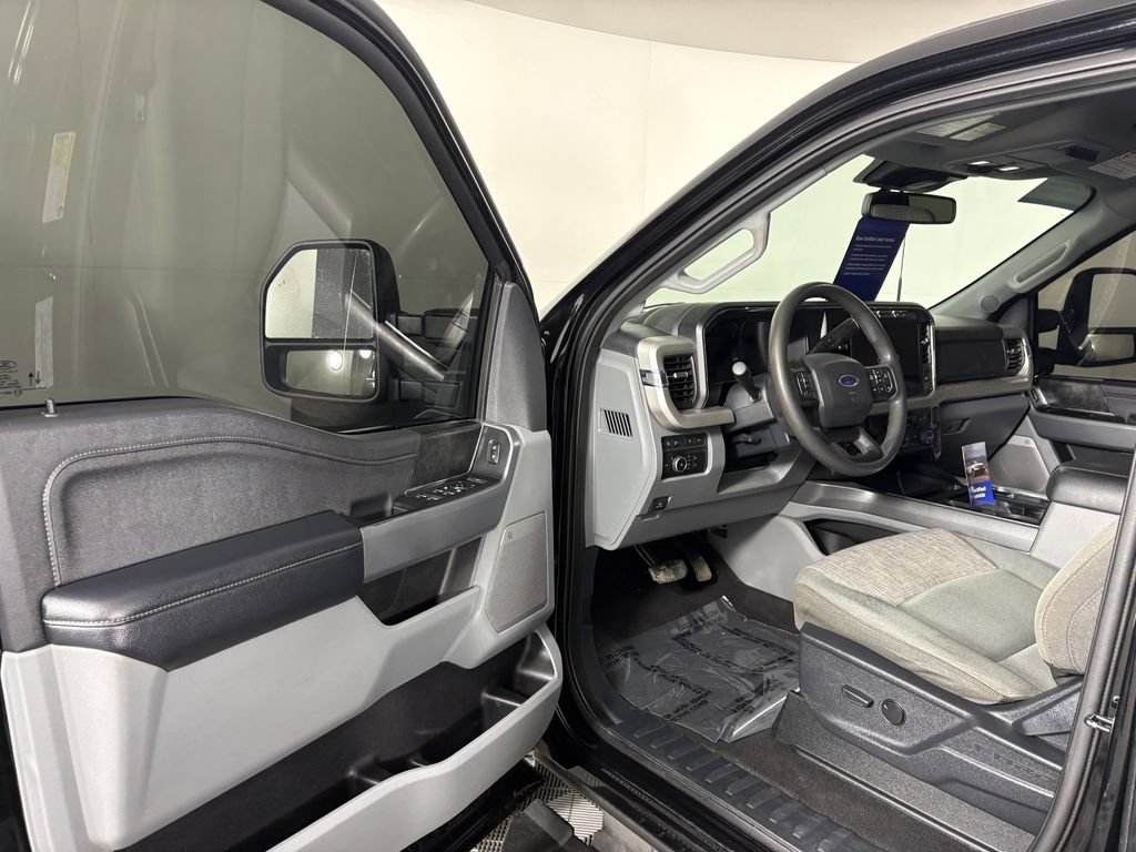 Certified 2023 Ford F250 XLT w/ Black Appearance Package AWD/4WD image 11