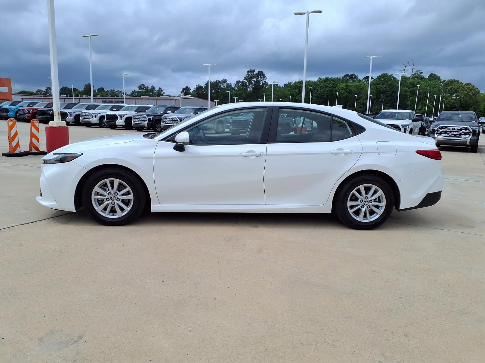 Used 2025 Toyota Camry LE FWD image 7