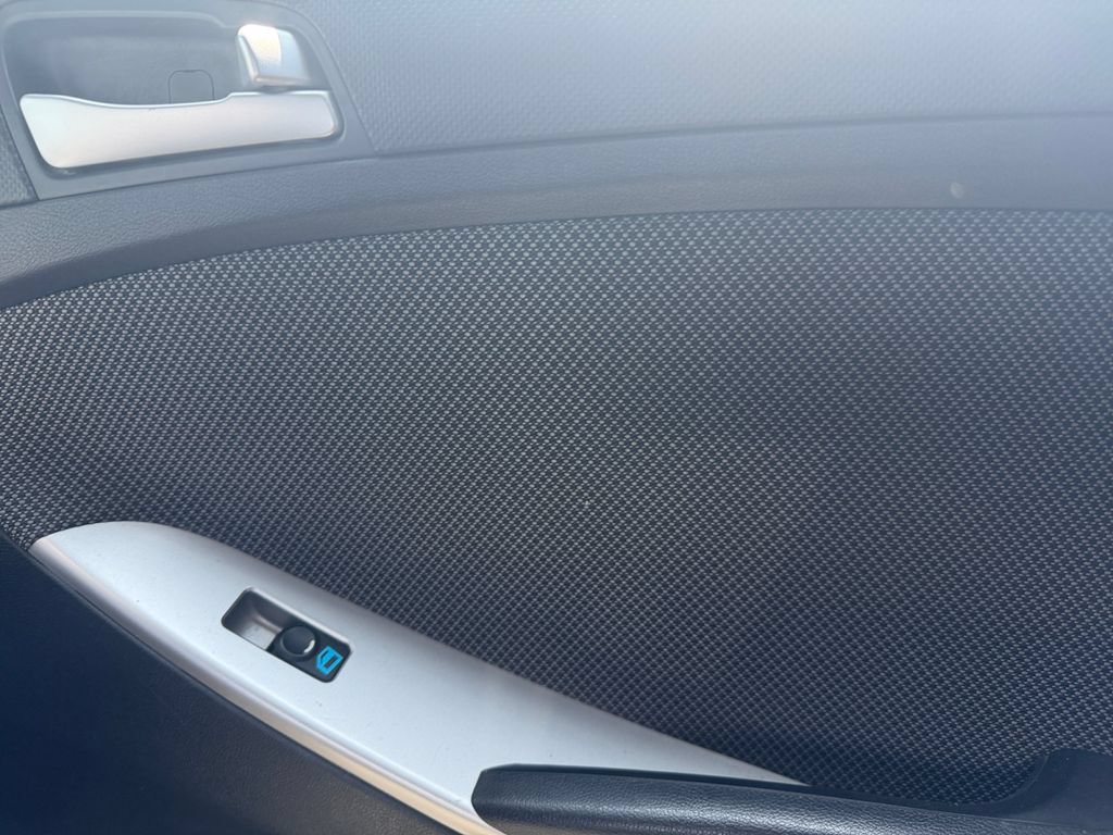Used 2014 Hyundai Accent GS FWD image 32