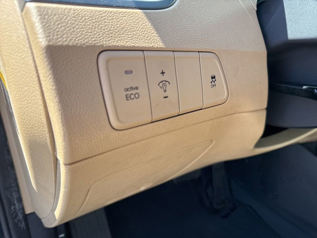 Used 2013 Hyundai Elantra Limited w/ Technology Pkg FWD image 16
