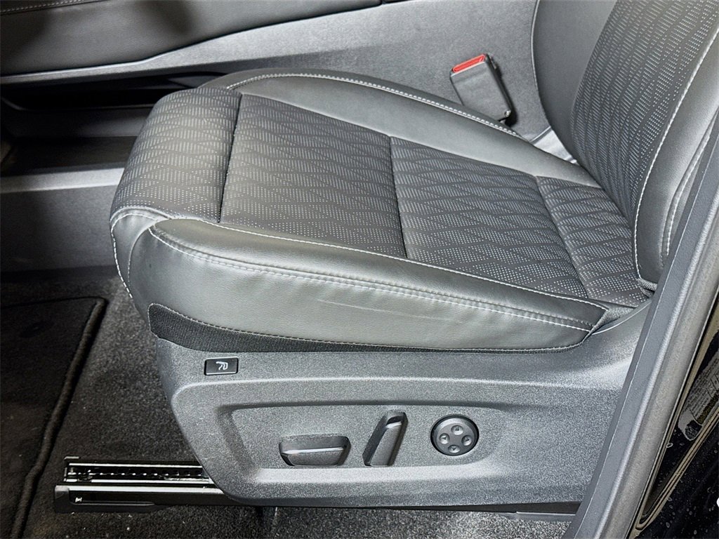 Used 2025 Nissan Murano Platinum w/ Cargo Package image 18