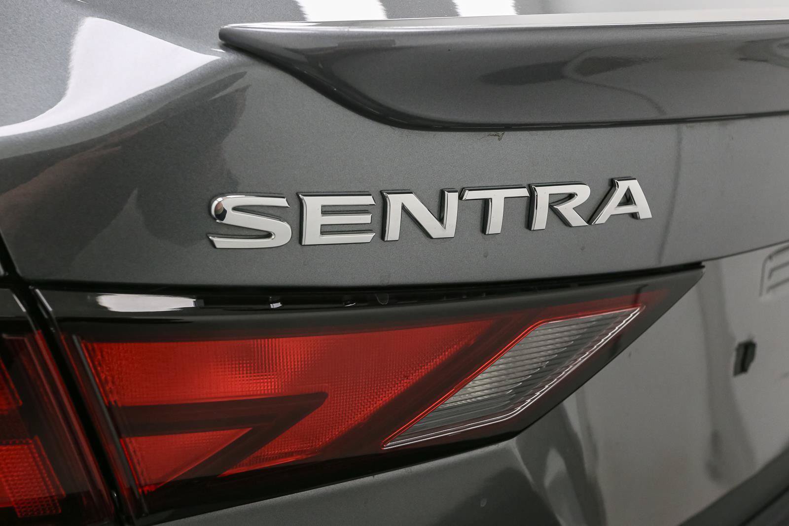Used 2020 Nissan Sentra SR w/ Premium Package FWD image 10